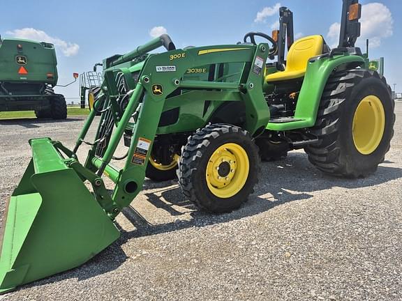 Image of John Deere 3038E equipment image 2