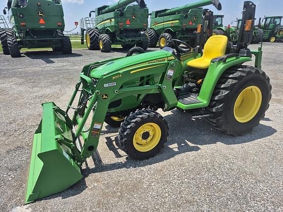 Image of John Deere 3038E equipment image 1