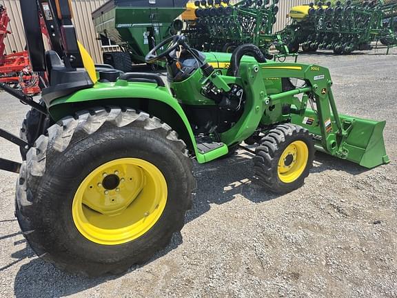 Image of John Deere 3038E equipment image 4