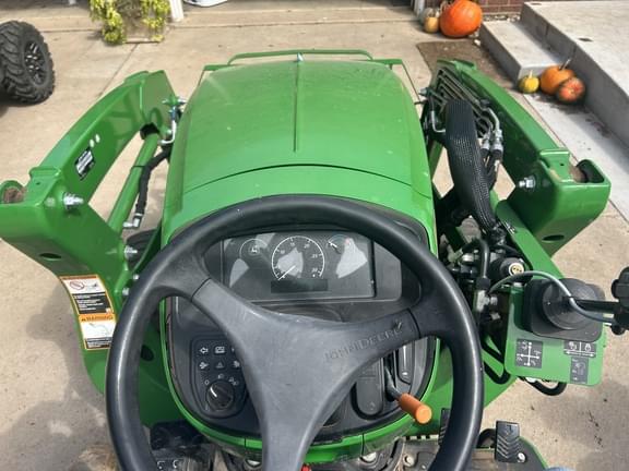 Image of John Deere 3038E equipment image 3