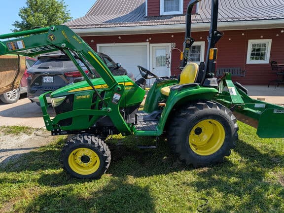 Image of John Deere 3038E equipment image 3