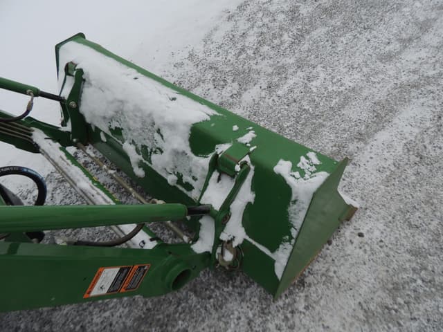 Image of John Deere 3038E equipment image 4