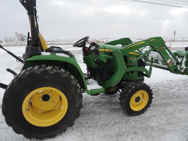 Image of John Deere 3038E equipment image 3