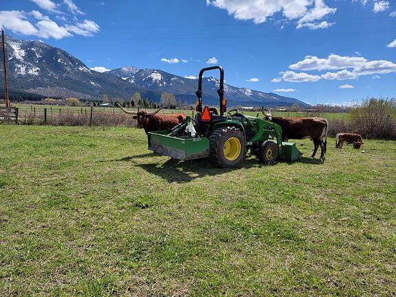 Image of John Deere 3038E equipment image 2