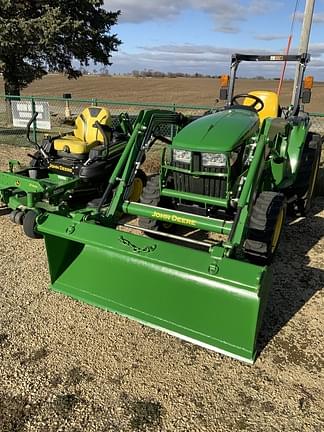 Image of John Deere 3038E equipment image 1