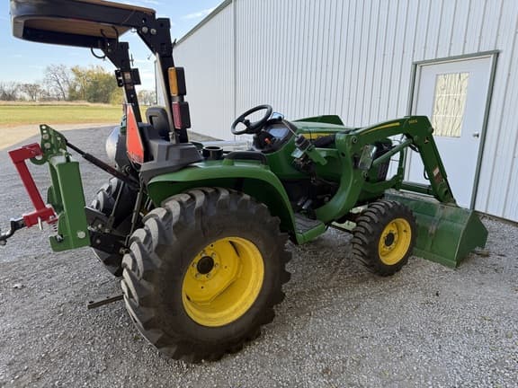 Image of John Deere 3038E equipment image 3