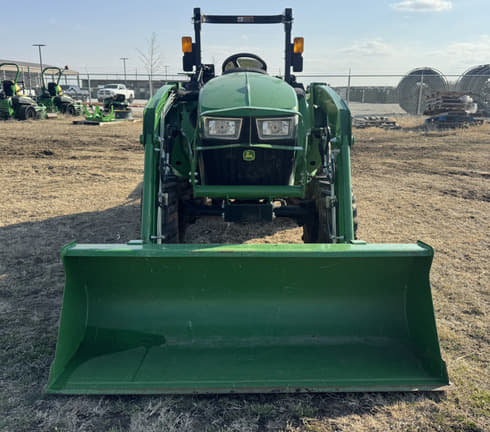 Image of John Deere 3038E equipment image 3