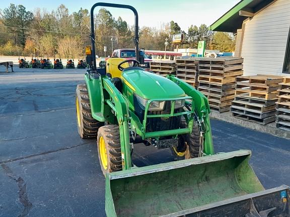 Image of John Deere 3038E equipment image 4