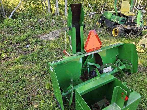 Image of John Deere 3038E equipment image 4