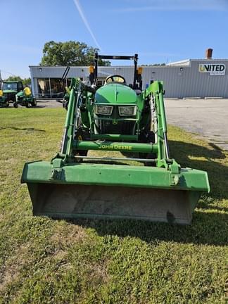 Image of John Deere 3038E equipment image 2