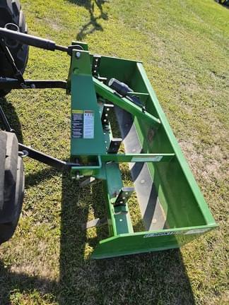 Image of John Deere 3038E equipment image 1