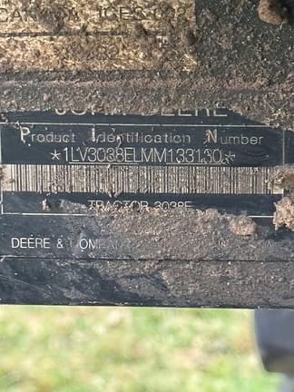 Image of John Deere 3038E equipment image 4