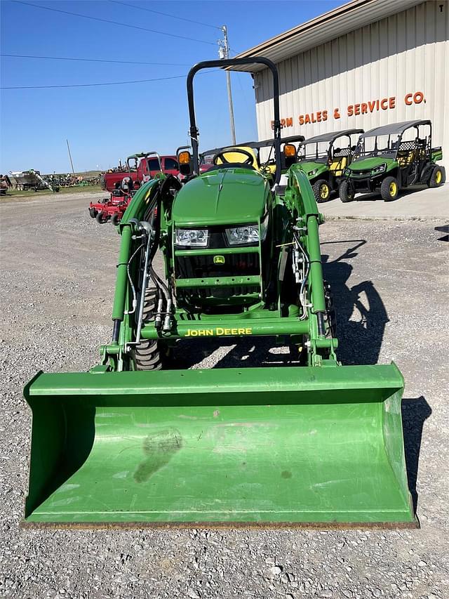 Image of John Deere 3039R equipment image 2