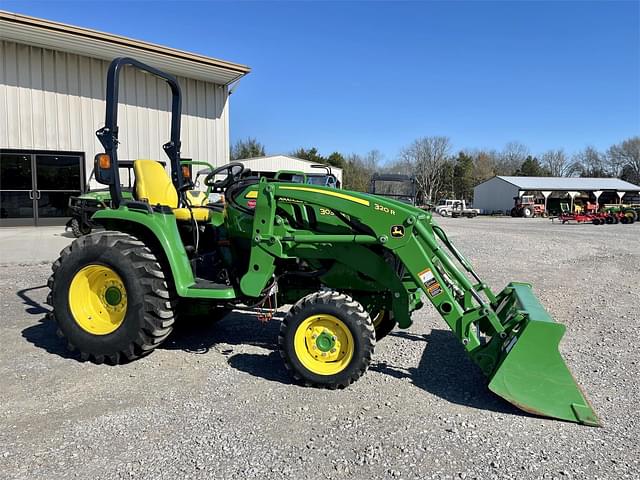 Image of John Deere 3039R equipment image 1