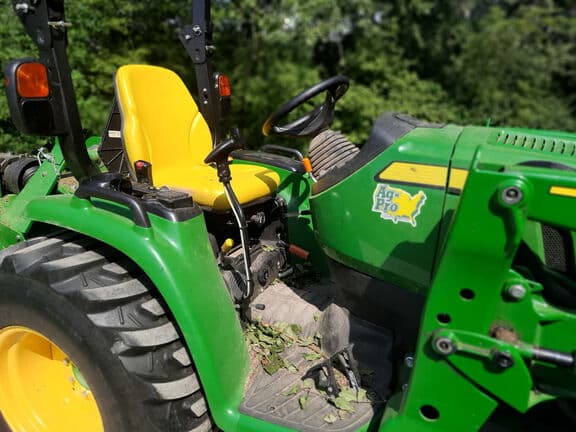 Image of John Deere 3039R equipment image 3