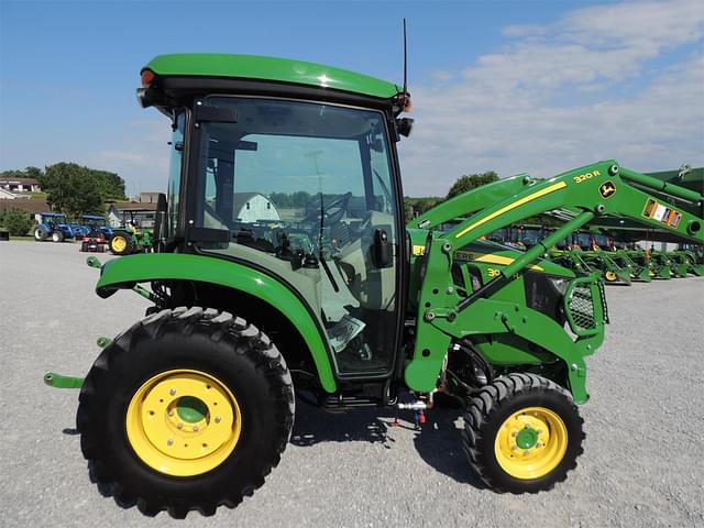 Image of John Deere 3039R equipment image 3