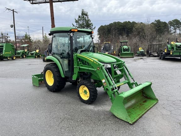 Image of John Deere 3039R equipment image 1