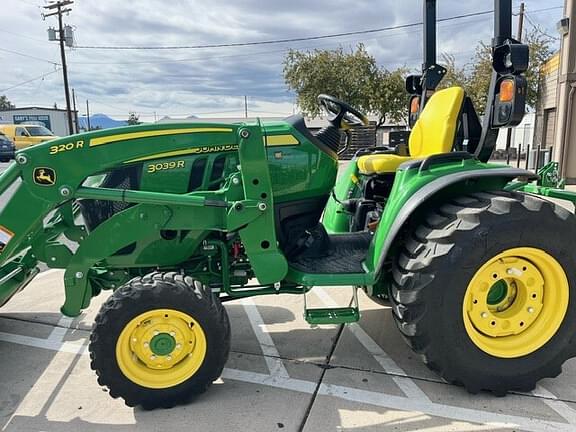 Image of John Deere 3039R equipment image 1