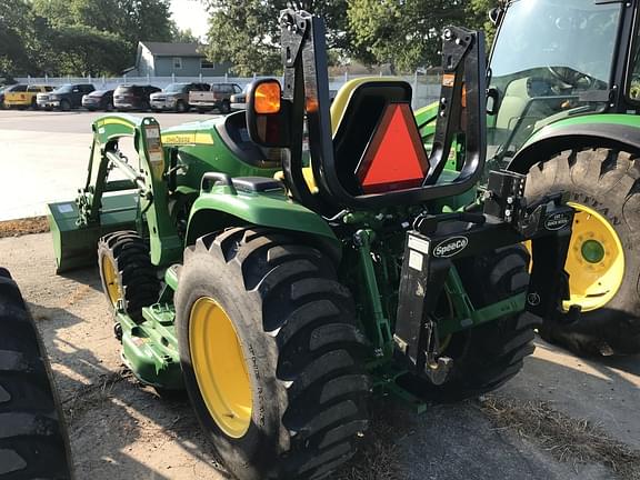 Image of John Deere 3039R equipment image 4