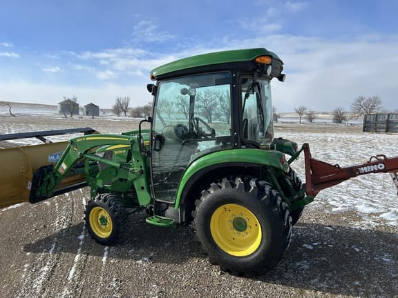 Image of John Deere 3039R equipment image 1