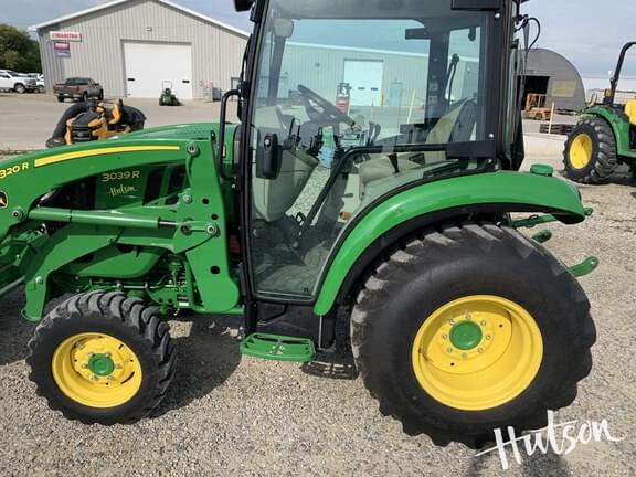 Image of John Deere 3039R equipment image 3
