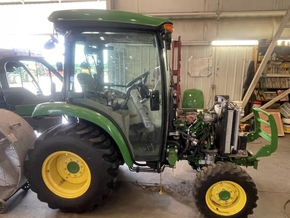 Image of John Deere 3039R equipment image 1