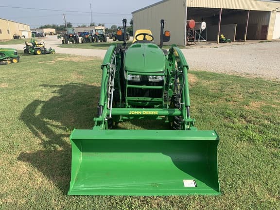 Image of John Deere 3039R equipment image 3