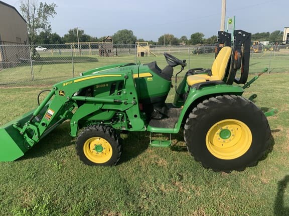 Image of John Deere 3039R equipment image 1