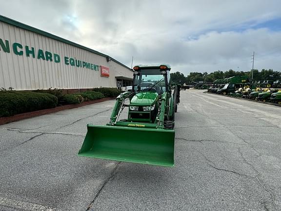 Image of John Deere 3039R equipment image 3