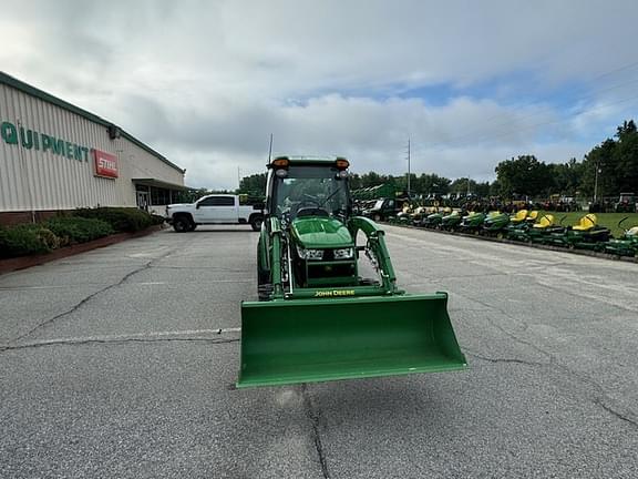 Image of John Deere 3039R equipment image 4