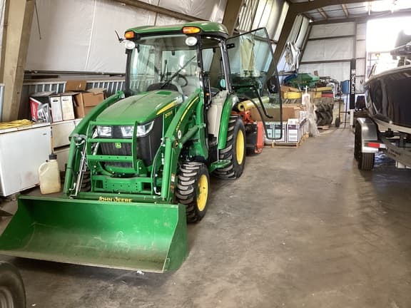 Image of John Deere 3039R equipment image 1