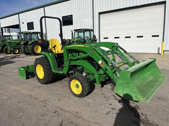 Image of John Deere 3039R equipment image 3