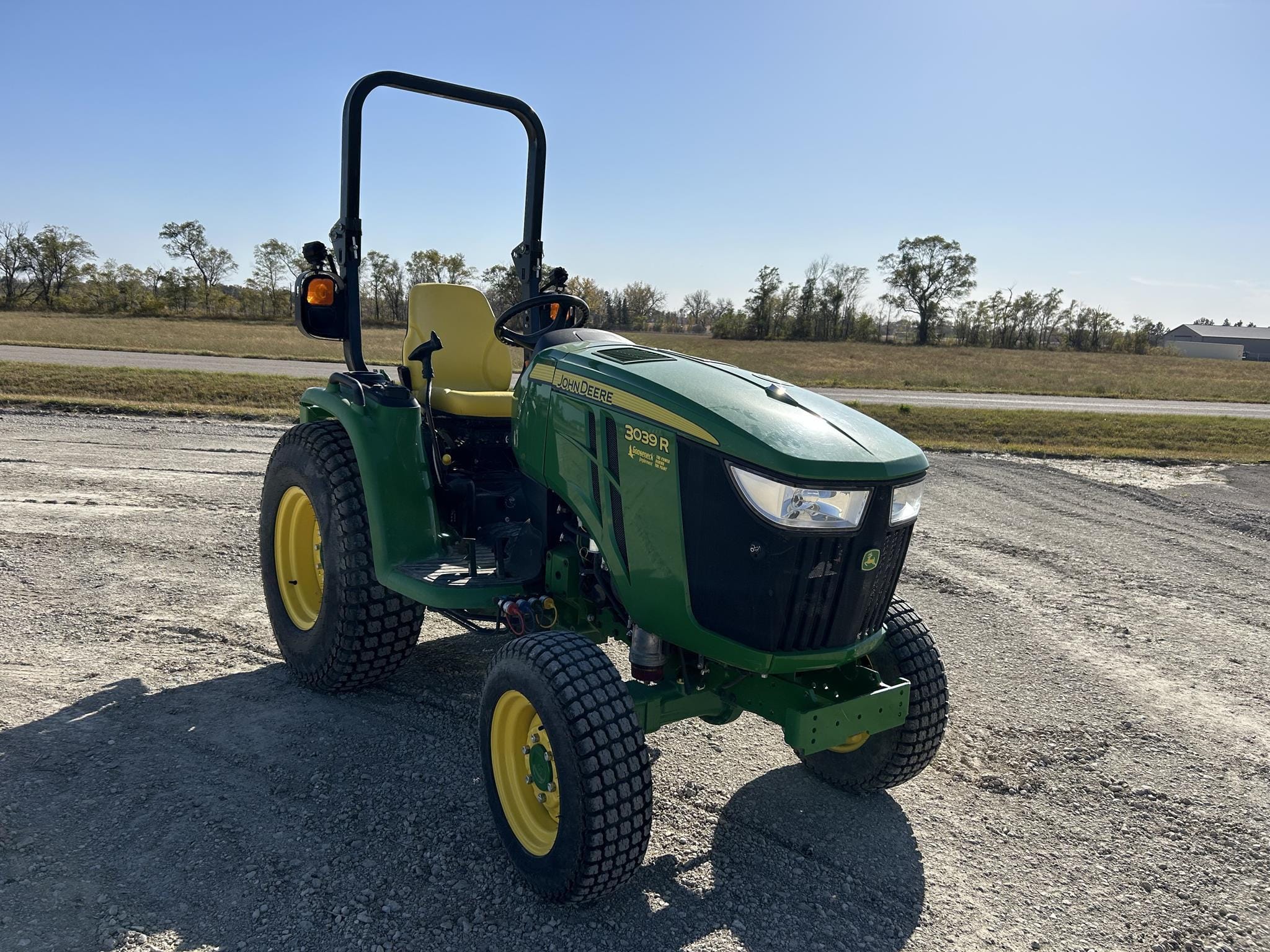 Main image John Deere 3039R