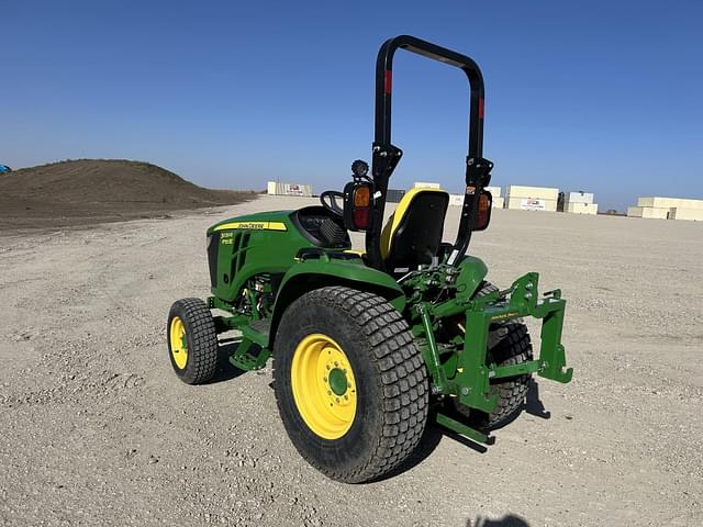 Image of John Deere 3039R equipment image 4