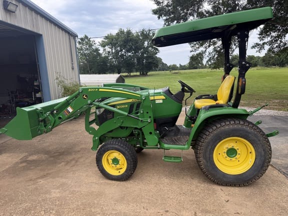 2021 John Deere 3039R Equipment Image0