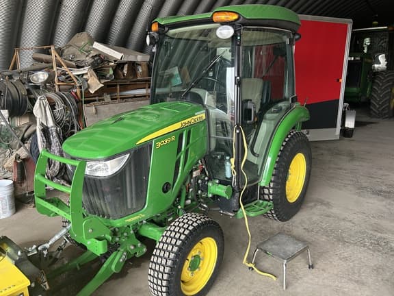 Image of John Deere 3039R Primary image