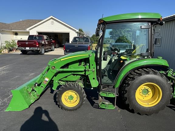 Image of John Deere 3039R equipment image 2