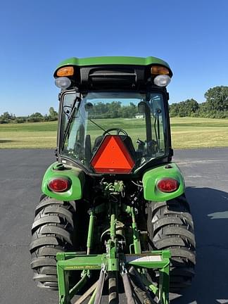Image of John Deere 3039R equipment image 4