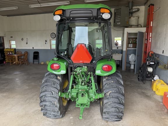 Image of John Deere 3039R equipment image 4