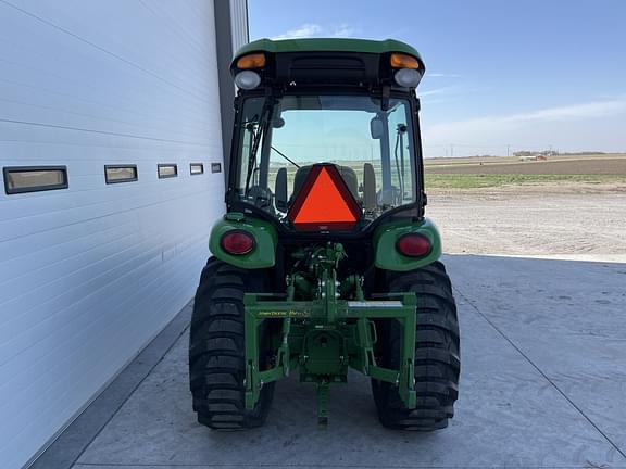 Image of John Deere 3039R equipment image 4