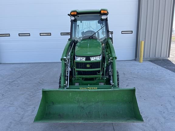 Image of John Deere 3039R equipment image 1