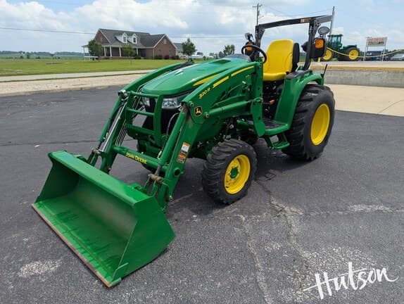 Image of John Deere 3039R equipment image 2