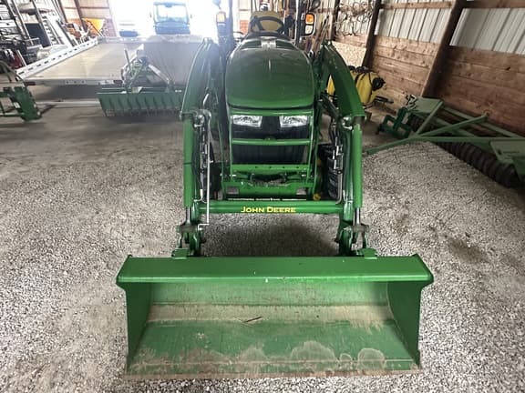 Image of John Deere 3039R equipment image 4