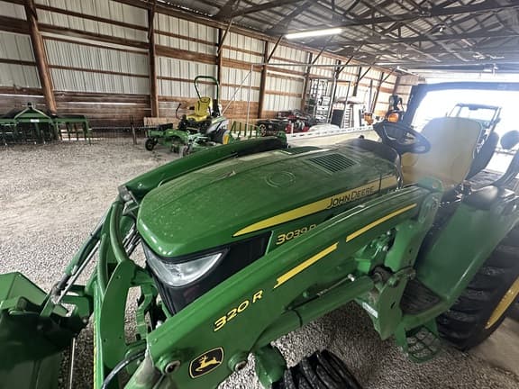Image of John Deere 3039R equipment image 2