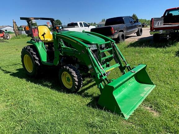 Image of John Deere 3039R equipment image 2