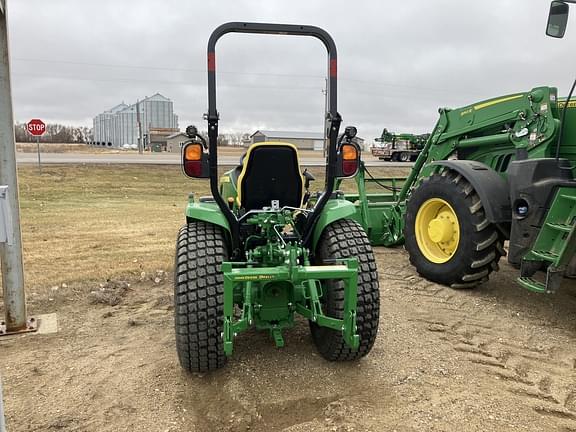 Image of John Deere 3039R equipment image 3