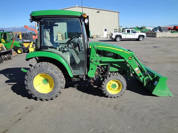 Image of John Deere 3039R equipment image 1