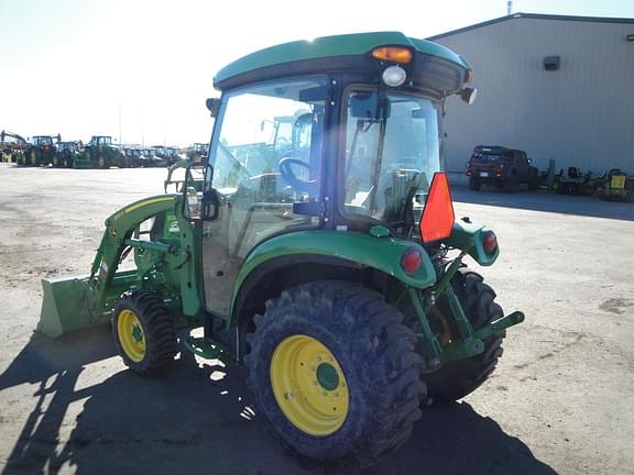 Image of John Deere 3039R equipment image 3