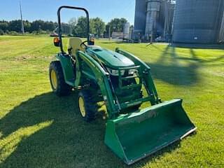 Image of John Deere 3039R equipment image 1