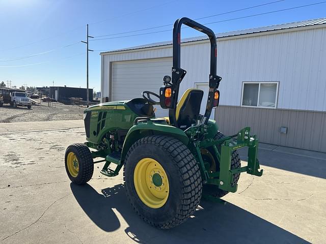 Image of John Deere 3039R equipment image 4